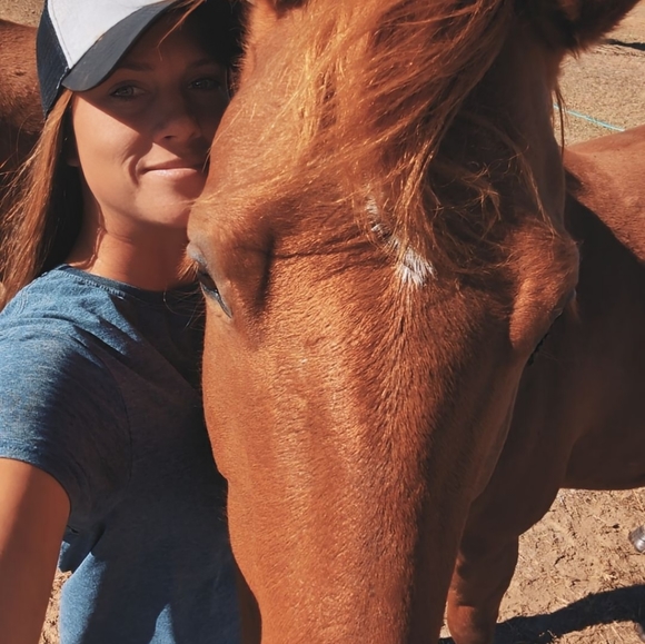 Meet your Posher, Stephanie - Picture 5 of 5